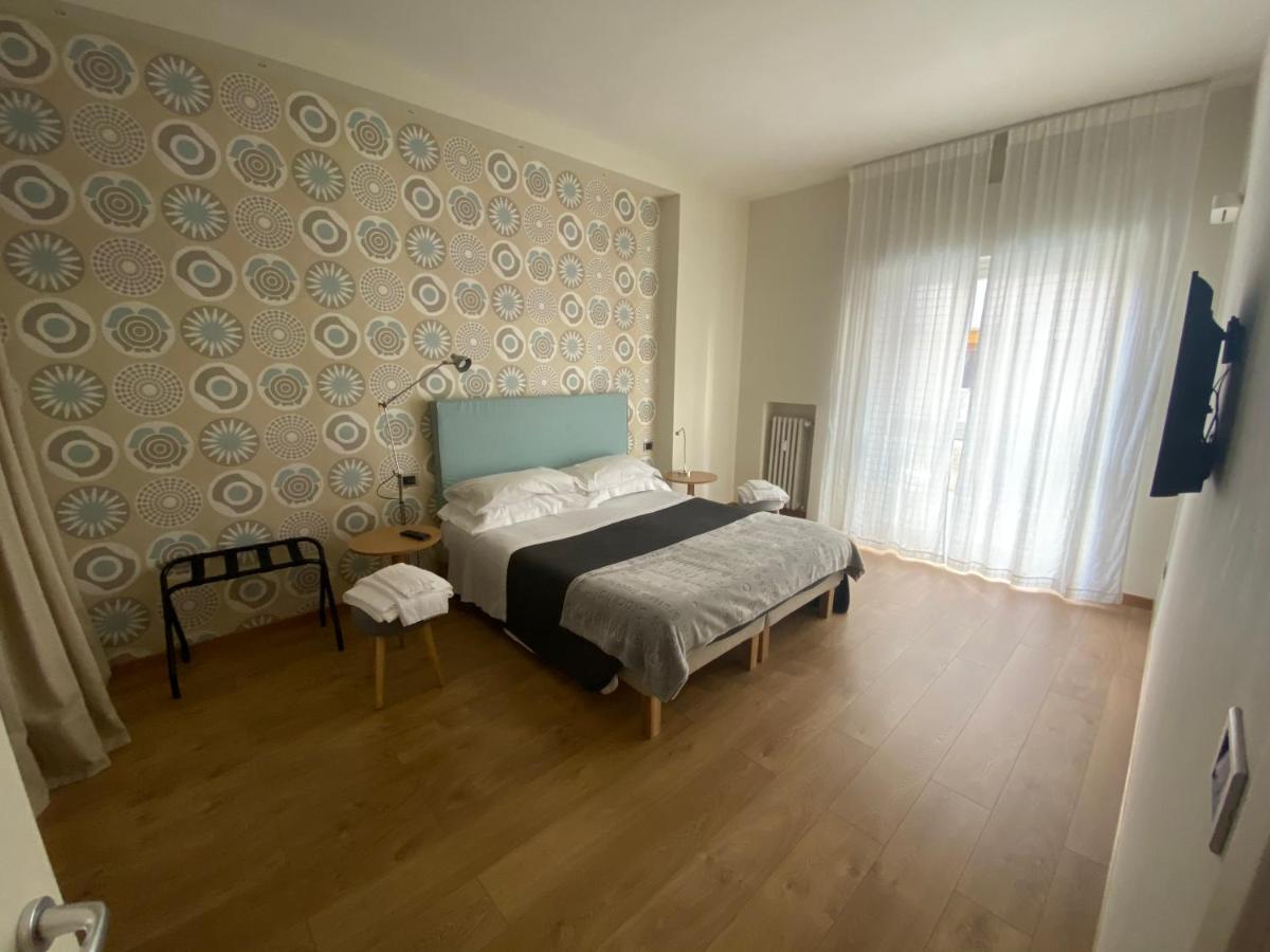 70'S Luxury Cavour Lägenhet Bari Exteriör bild